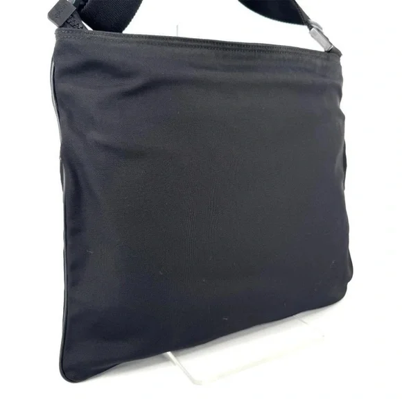 Gucci Black Messenger Bag with Red and Green Stripe - Picture 3 of 13